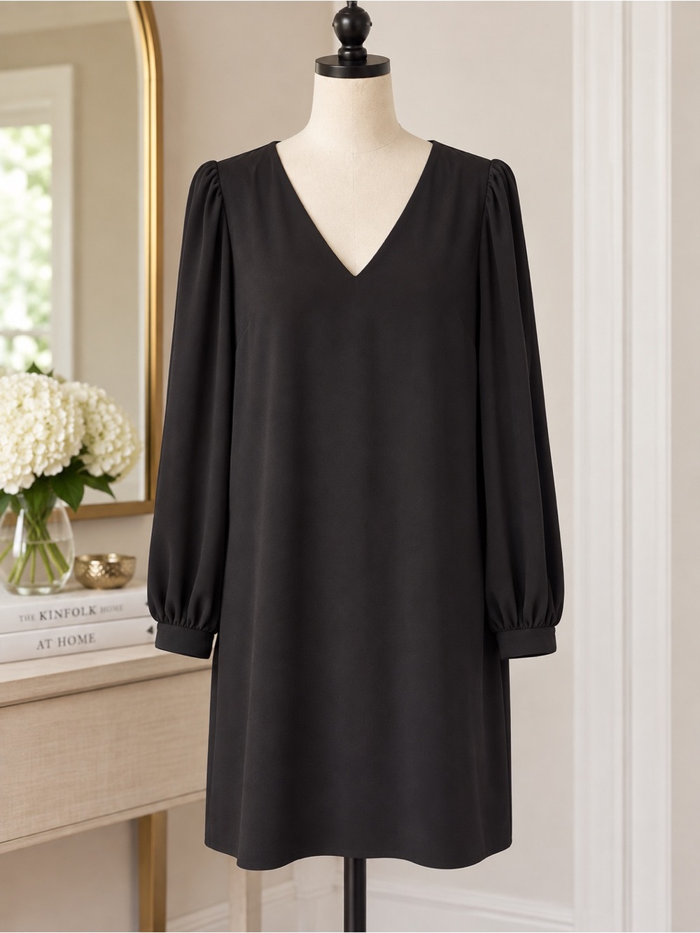 Anna Cate Black V-Neck Shift Dress M Long Sleeve Lined Cocktail LBD